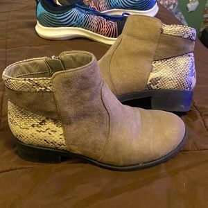 Girls faux snakeskin booties